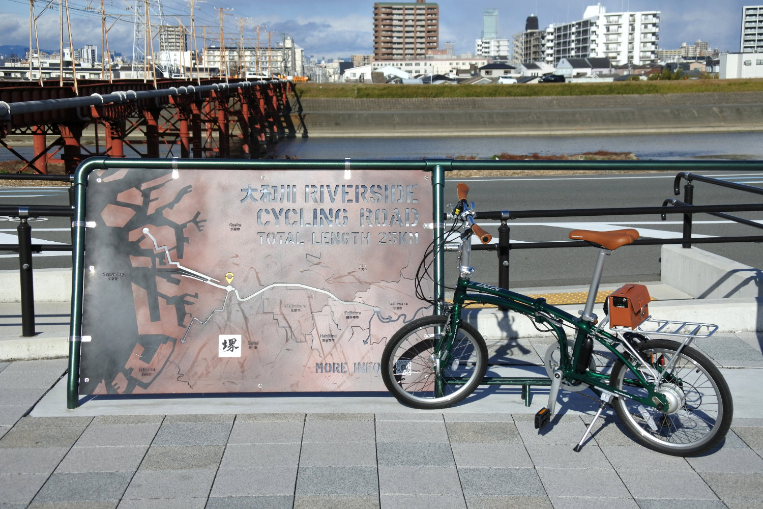 阪堺電車大和川駅前広場での写真