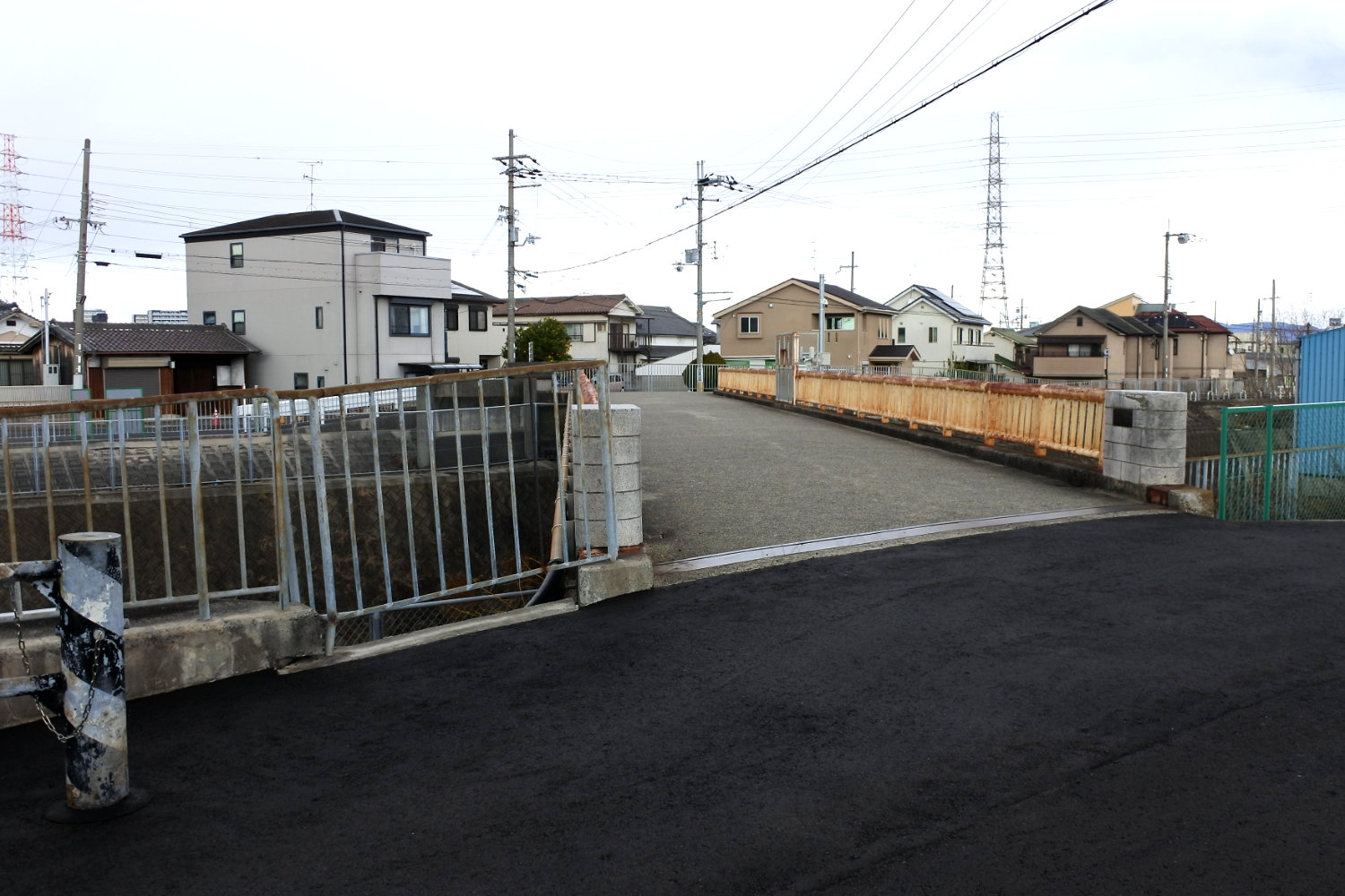 西除川を渡る橋の写真