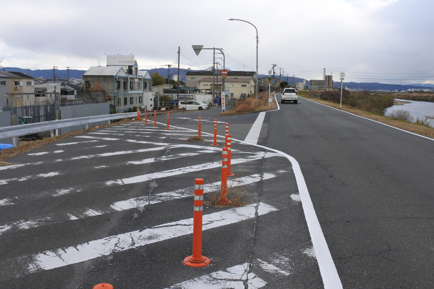 サイクリングロード分岐地点の写真